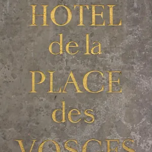 Boutique De La Place Des Vosges Parijs